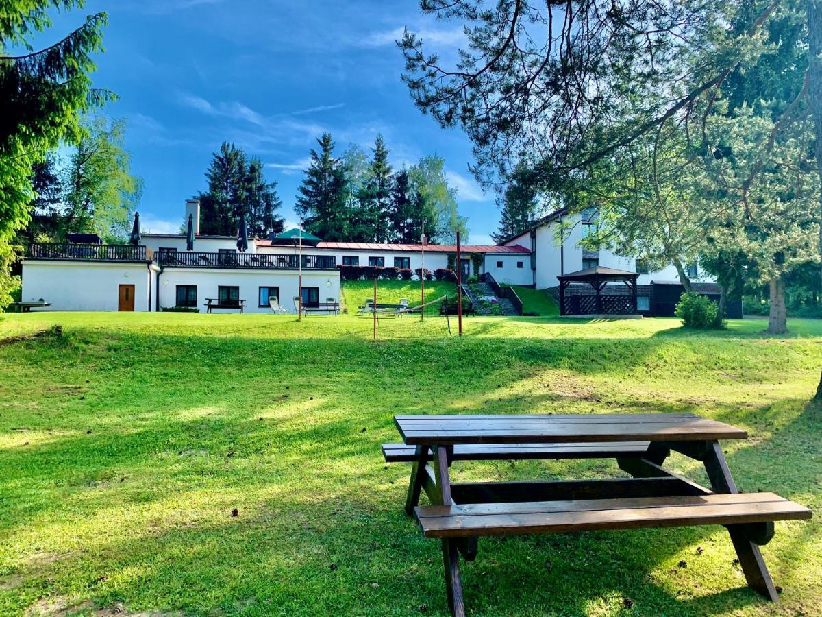 Hotel A Penzion Pegas Vlachovice Экстерьер фото