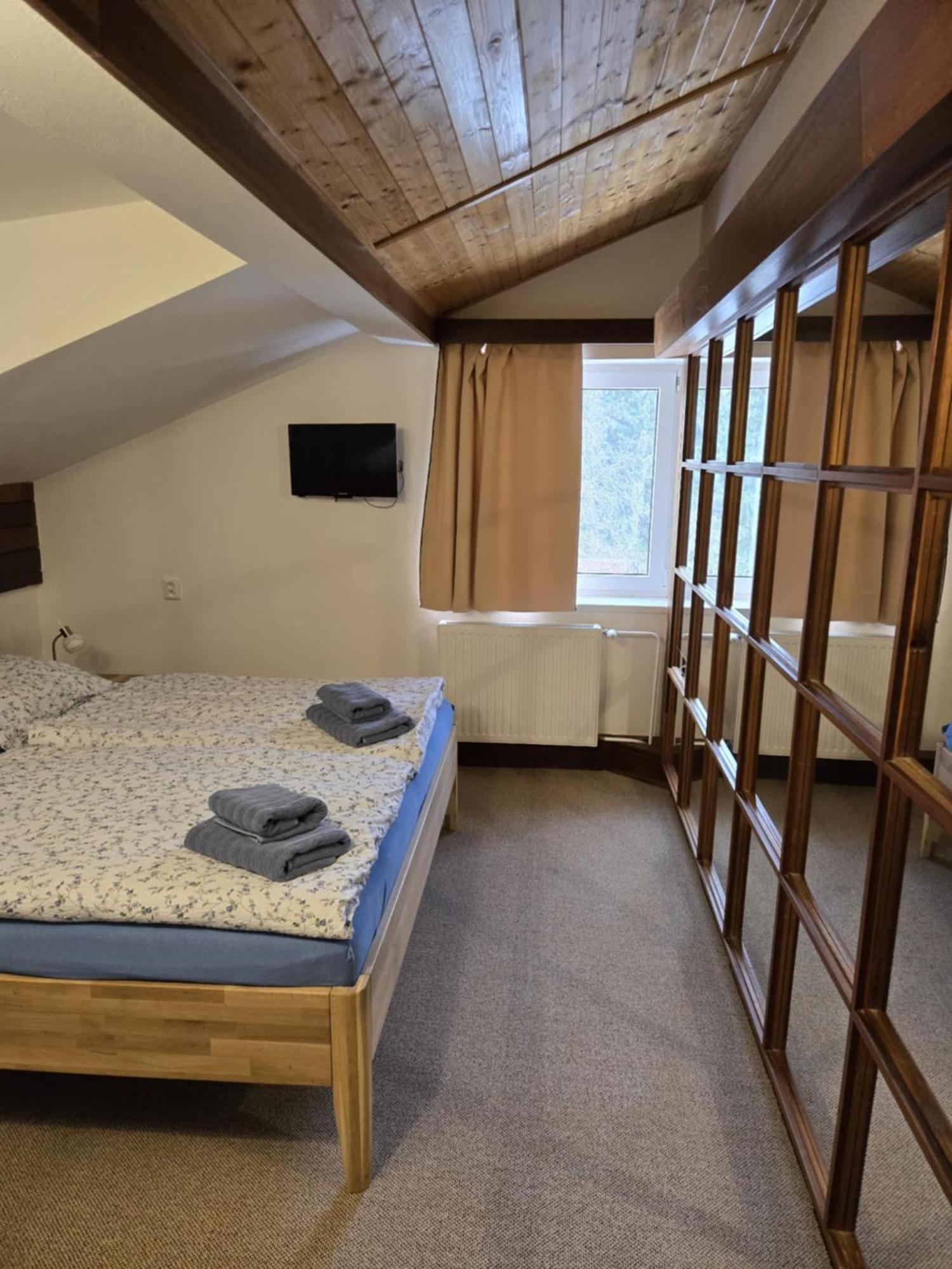 Hotel A Penzion Pegas Vlachovice Экстерьер фото