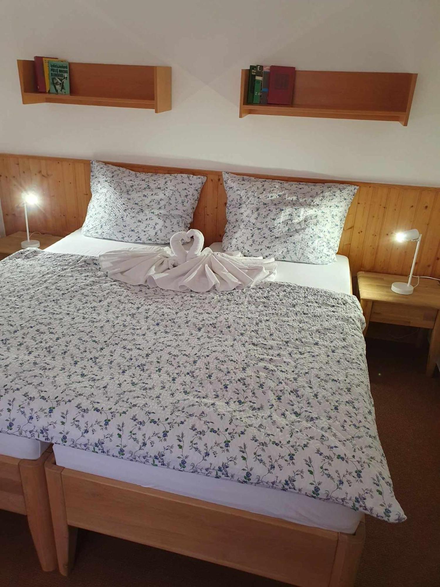 Hotel A Penzion Pegas Vlachovice Экстерьер фото